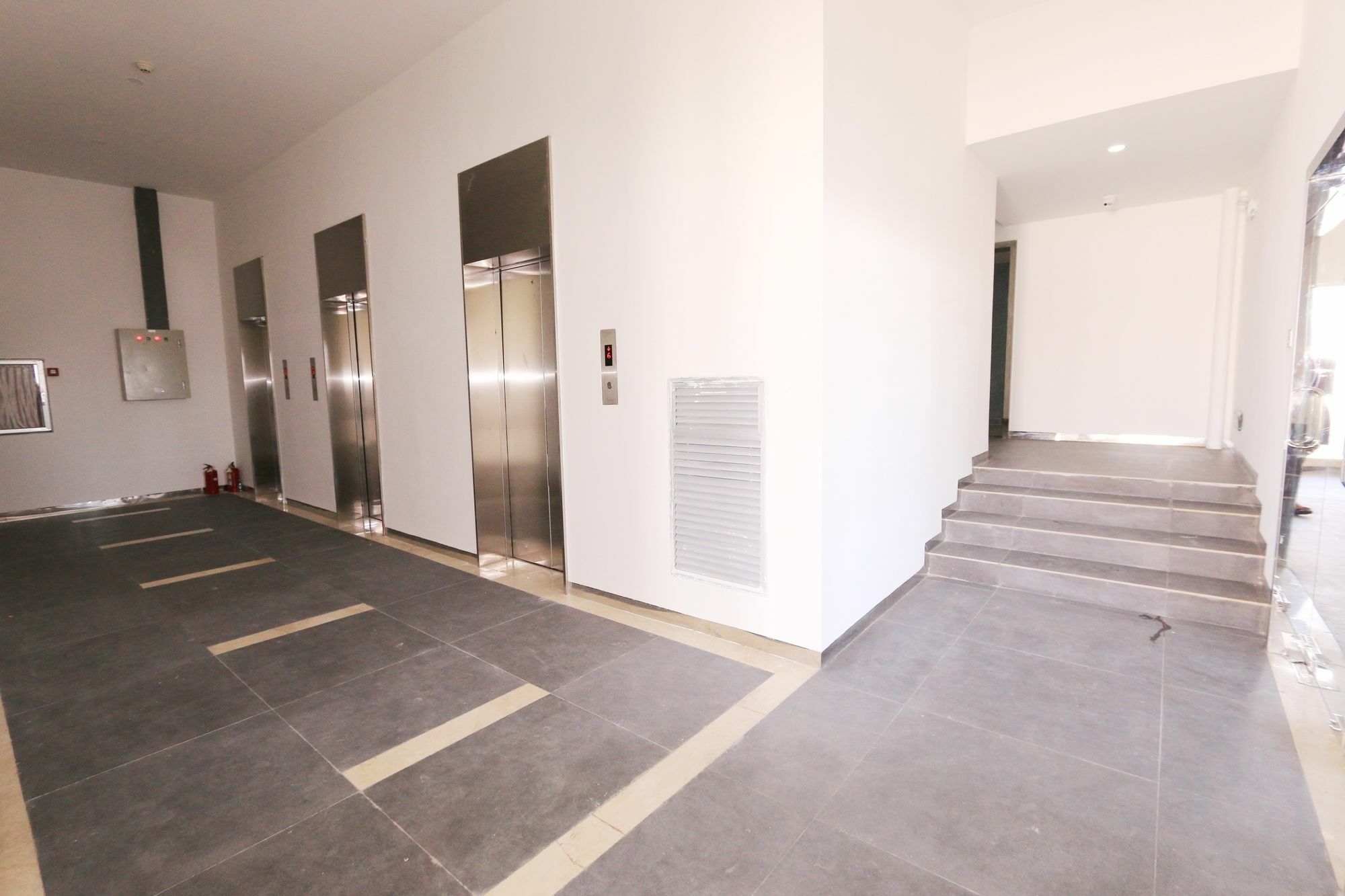 Eastland Hotel & Apartment Phnom Penh Exterior foto