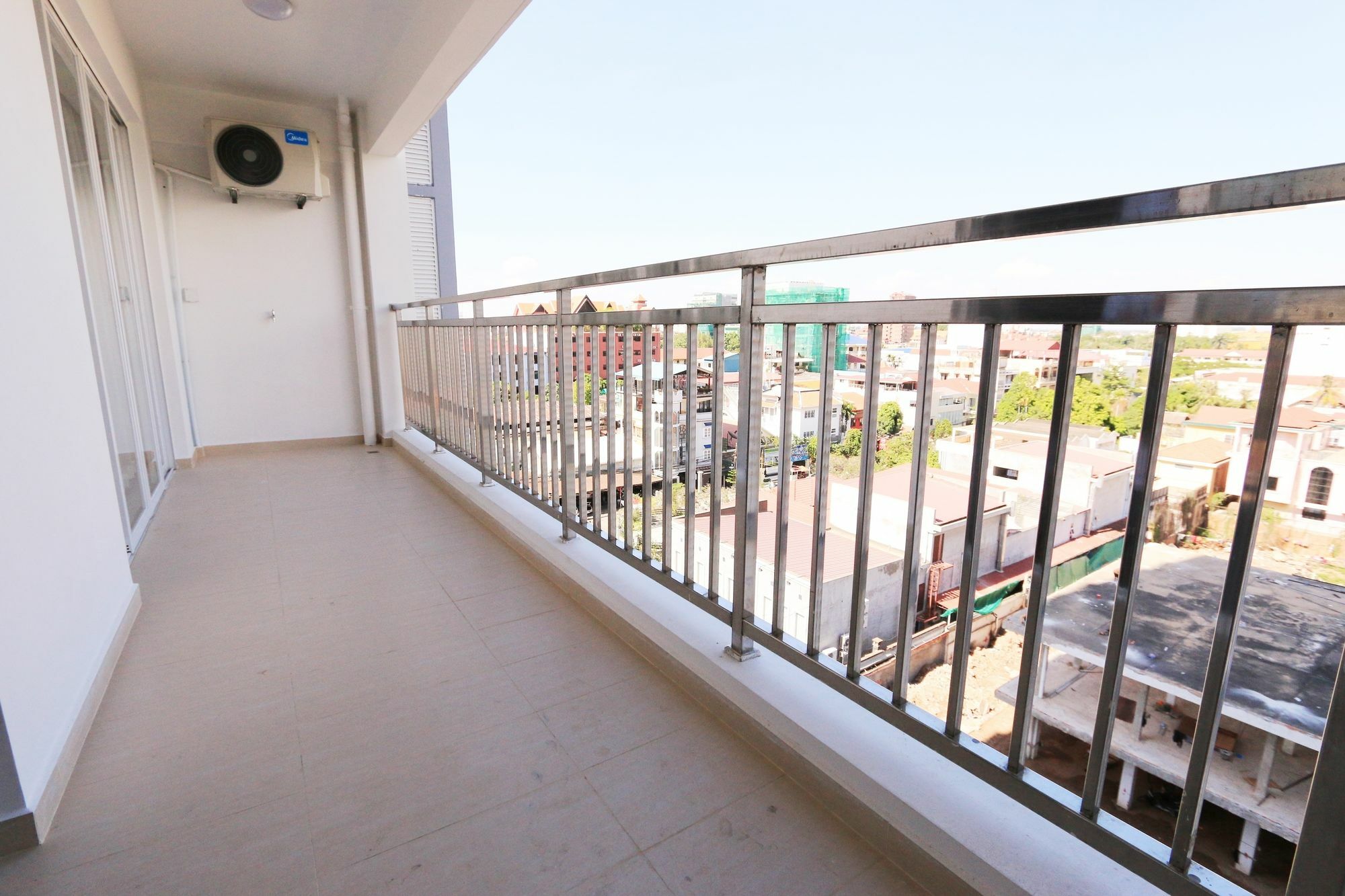 Eastland Hotel & Apartment Phnom Penh Exterior foto